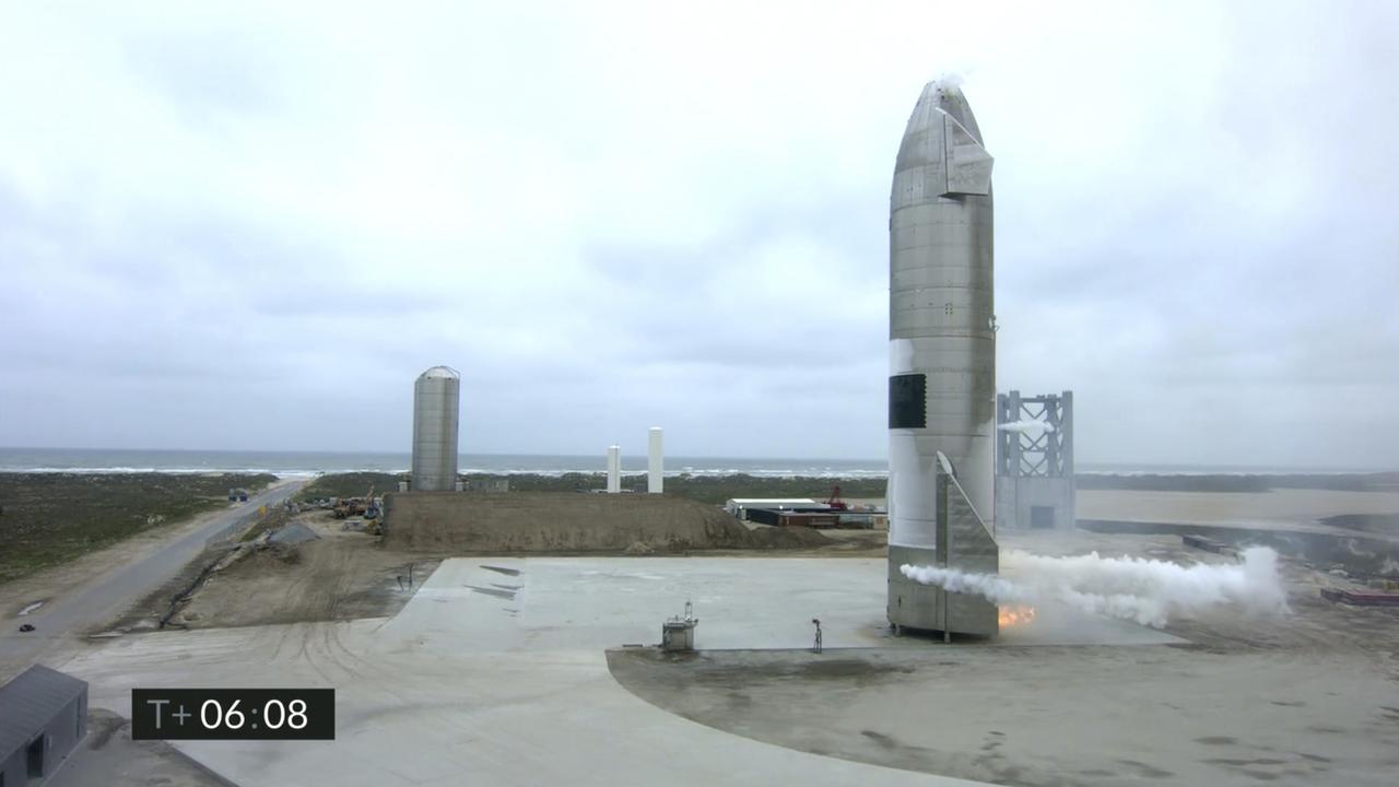 Après quatre explosions, Starship, la fusée de SpaceX, réussit son atterrissage. Boca Chica, Texas, le 5 mai 2021. [ATS/AP - SpaceX]