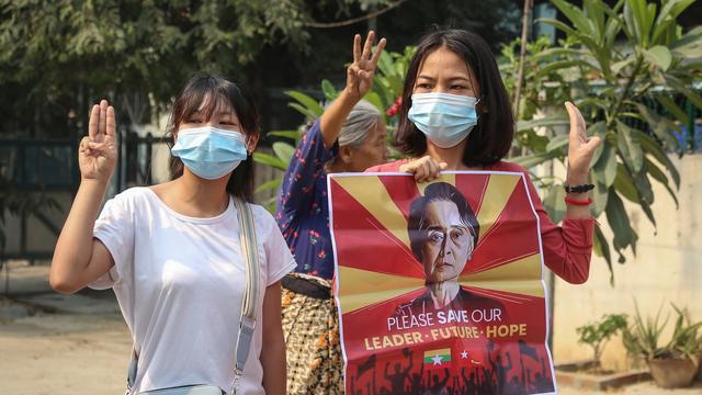 Des manifestantes à Mandalay, en Birmanie. [Keystone - EPA/Stringer]