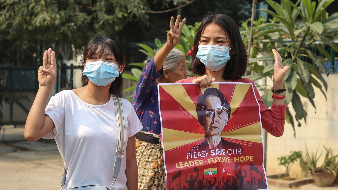 Des manifestantes à Mandalay, en Birmanie. [Keystone - EPA/Stringer]