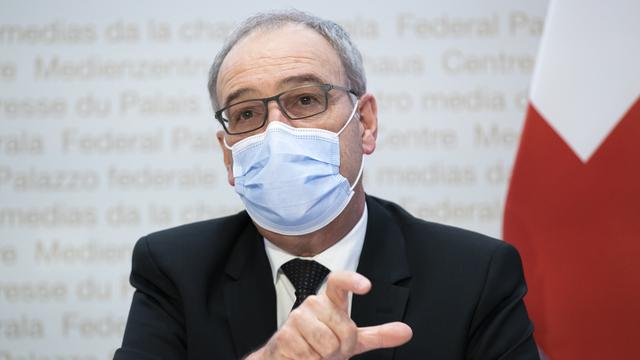 Guy Parmelin lors de la conférence de presse du 12 avril. [Keystone - Peter Klaunzer]