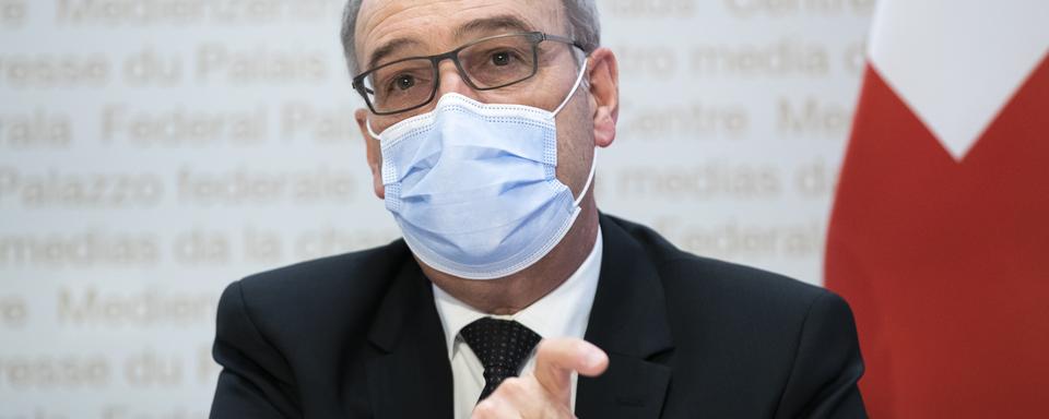 Guy Parmelin lors de la conférence de presse du 12 avril. [Keystone - Peter Klaunzer]