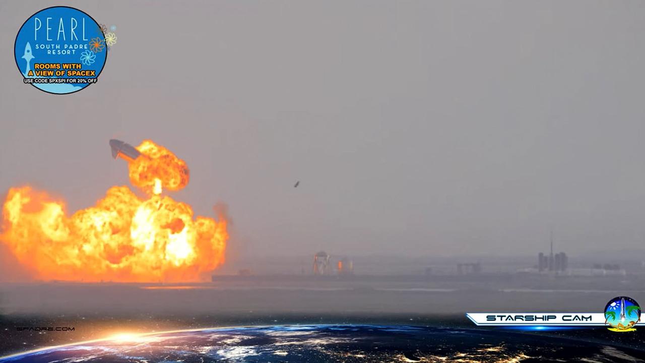 Le prototype de la fusée Starship de SpaceX a explosé après son atterrissage. [Spadre.com/Twitter @spaceareisle/Reuters]
