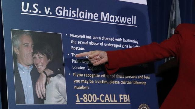 Ghislaine Maxwell, ex-compagne du défunt Jeffrey Epstein, encourt la réclusion à perpétuité. [Keystone/epa - Jason Szenes]