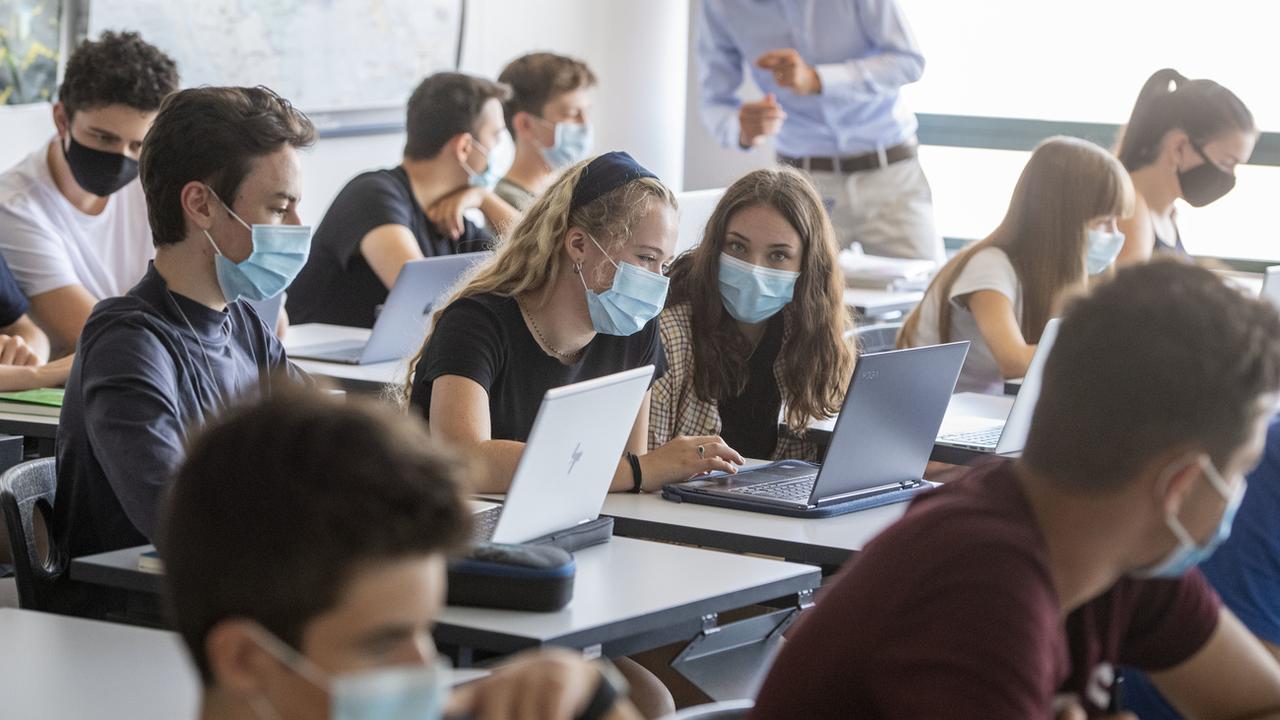 Le Grand Conseil fribourgeois souhaite que les collégiens apportent leur propre ordinateur en classe. [KEYSTONE - URS FLUEELER]