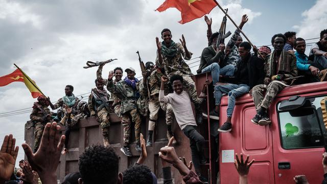 Les rebelles des Forces de défense du Tigré (TDF) paradent à Mekele, 29.06.2021. [AFP - Yasuyoshi Chiba]