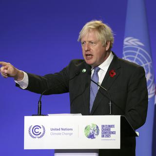 Boris Johnson s'exprime à la tribune de la COP26 de Glasgow. [Keystone - Yves Herman/Pool via AP]