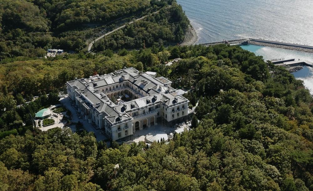 Selon l'opposant russe Alexei Navalny, Vladimir Poutine posséderait un palais sur la côte de la mer Noire. [Navalny.com]