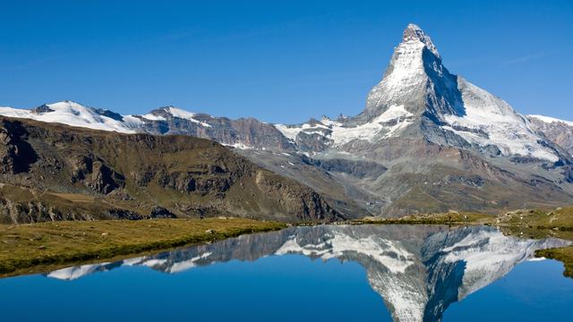 L'avenir des lacs alpins est en danger. [depositphotos - elxeneize]