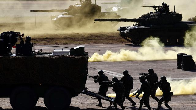 Exercices de simulation de guerre pour l'armée taïwanaise, le 19 janvier 2021, après des incursions chinoises. [Keystone - EPA/RITCHIE B. TONGO]