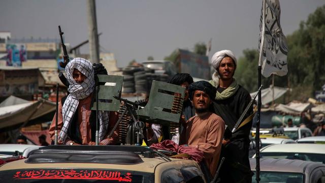 Alors que l'aéroport de Kaboul serait sur le point de rouvrir, les talibans ont à nouveau différé l'annonce de leur gouvernement. [Keystone]