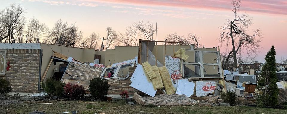 Maison dévastée à Mayfield, aux Etats-Unis, après le passage de la tornade le 12.12.2021. [RTS - Jordan Davis]