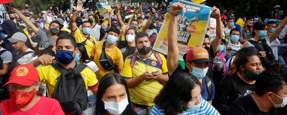 De grandes manifestations sont organisées quotidiennement dans les grandes villes de Colombie (ici à Medellin). [EPA/Keystone - Ernesto Guzman Jr.]