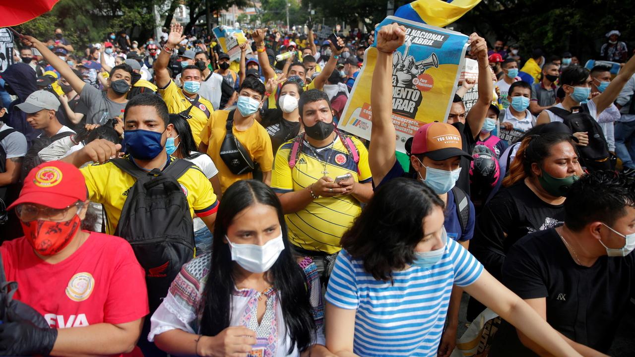De grandes manifestations sont organisées quotidiennement dans les grandes villes de Colombie (ici à Medellin). [EPA/Keystone - Ernesto Guzman Jr.]