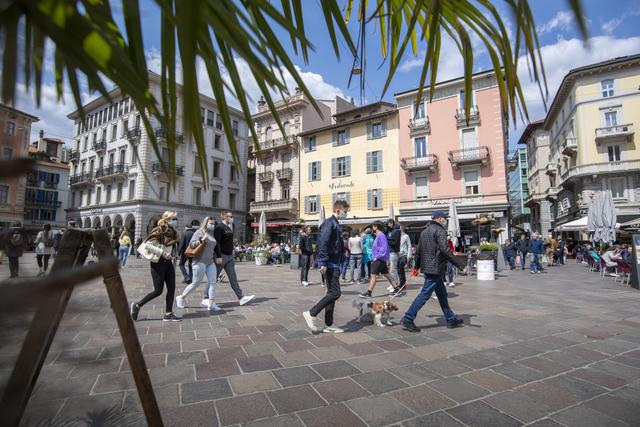 Les touristes se pressent au Tessin ce printemps. [Keystone/Ti-Press - Pablo Gianinazzi]