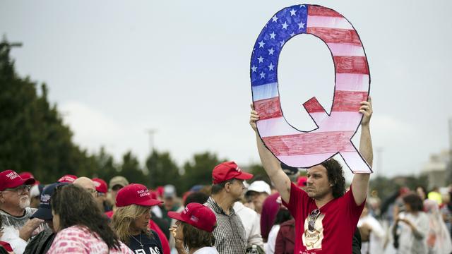 Twitter a supprimé 70'000 comptes liées au mouvement QAnon [Keystone/AP - Matt Rourke]