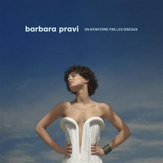La couverture du dernier disque de Barbara Pravi, "On n'enferme pas les oiseaux". [Capitol]