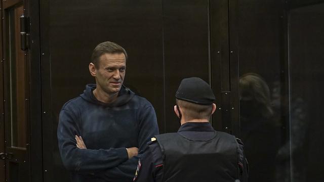 Alexeï Navalny a été placé dans une cage de verre pour cette audience. [Keystone - EPA/Moscow City Court Press Service]