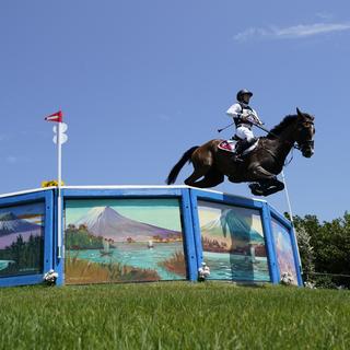 Robin Godel de la Suisse, en selle sur Jet Set, participe au concours de cross équestre sur le parcours de cross de Sea Forest lors des Jeux olympiques d'été de 2020, dimanche 1er août 2021, à Tokyo, au Japon. [AP Photo/Keystone - Carolyn Kaster]