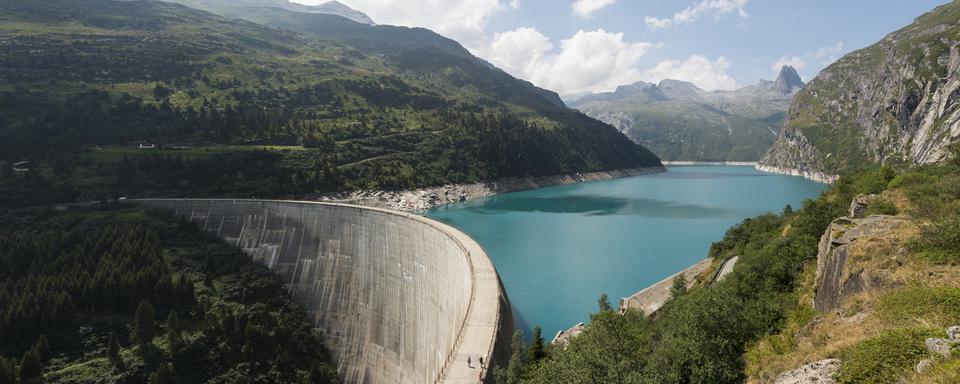 Le barrage sur le Stausee, dans les Grisons. [KEYSTONE - GIAN EHRENZELLER]