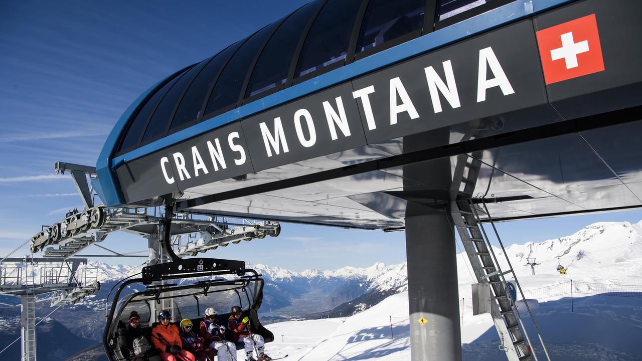 La société de remontées mécaniques Crans-Montana-Aminona (CMA) claque la porte de Crans-Montana Tourisme et Congrès (CMTC). [KEYSTONE - JEAN-CHRISTOPHE BOTT]