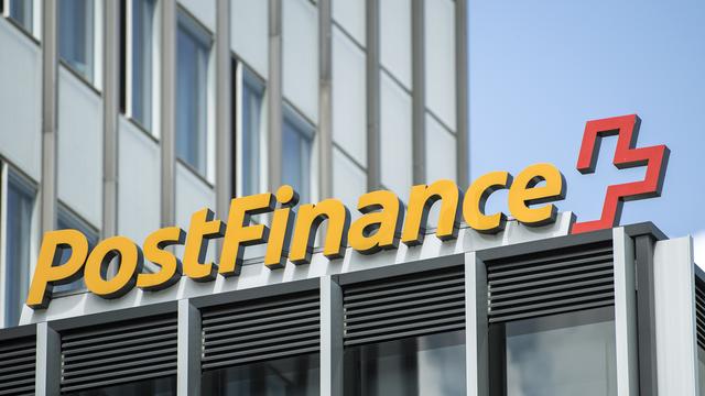 Le Conseil fédéral veut privatiser Postfinance. [Keystone - Peter Schneider]