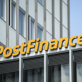 Le Conseil fédéral veut privatiser Postfinance. [Keystone - Peter Schneider]
