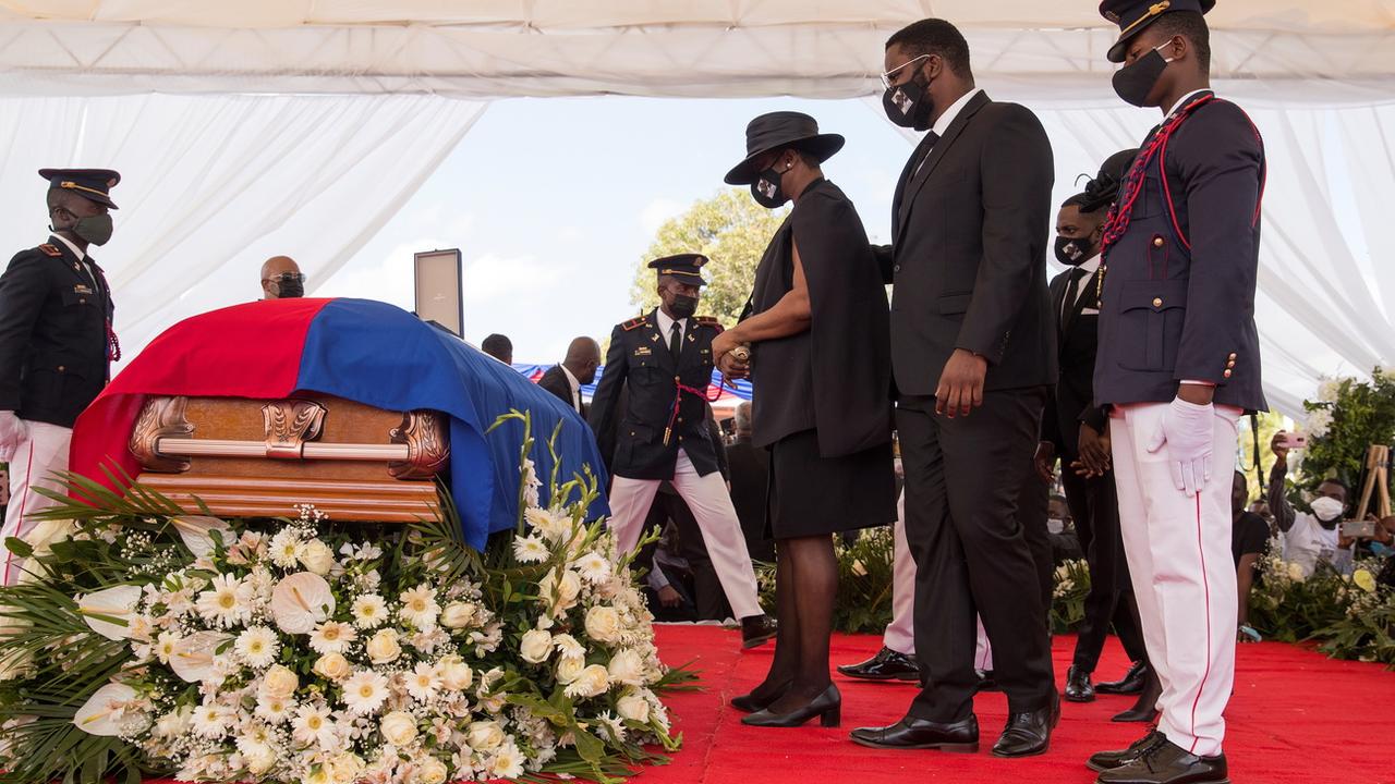 La première dame d'Haïti, Martine Moïse, blessée lors de l'attaque qui a coûté la vie à son époux, a tout de même assisté aux funérailles nationales. [Orlando Barria]