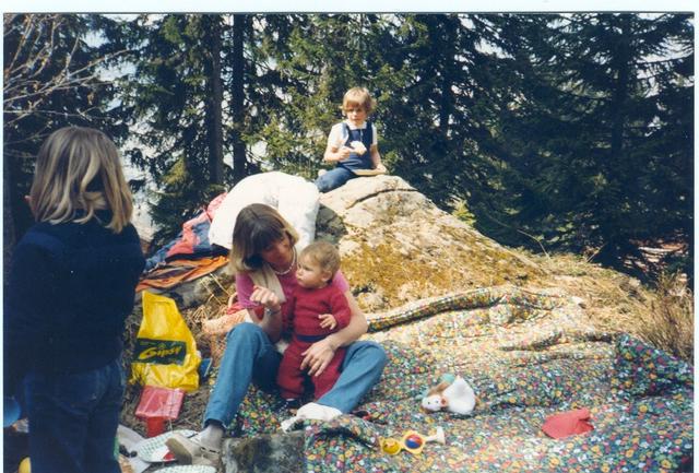 La petite Géraldine Fasnacht et sa maman à Verbier. Le papa prend la photo. [DR]