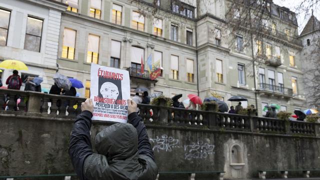 Manifestation à Genève contre le port du masque à l’école primaire. [Keystone - Salvatore Di Nolfi]