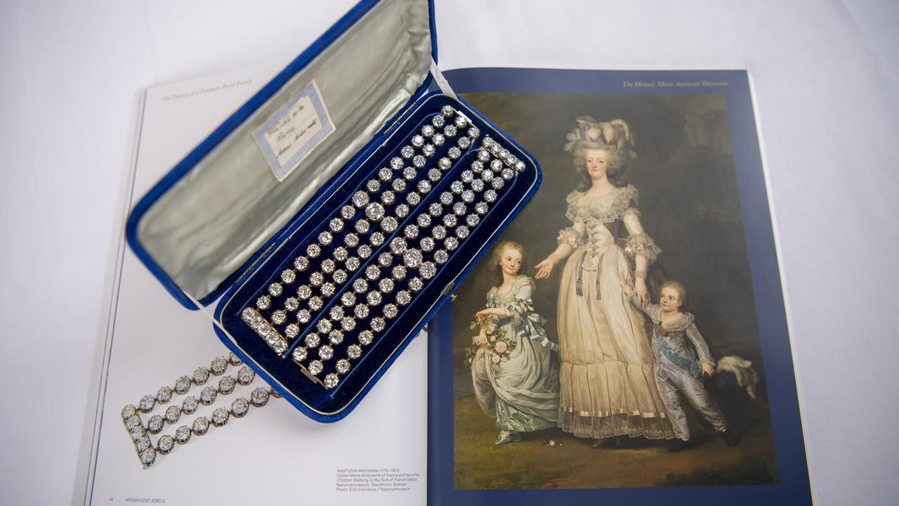 Des bracelets ayant appartenu à la reine Marie-Antoinette vendus 7,5 millions de francs à Genève. [Martial Trezzini]