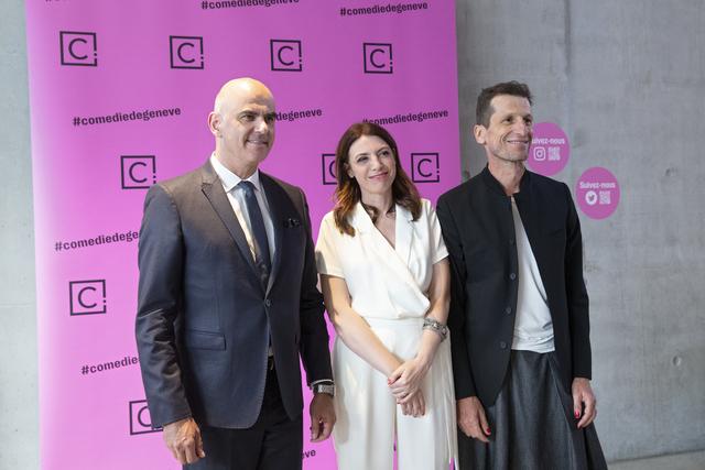 Le conseiller fédéral Alain Berset en compagnie des co-directeurs de la Comédie de Genève Natacha Koutchoumov et Denis Maillefer lors de l'inauguration du nouveau bâtiment de La Comedie le 28 août 2021. [Keystone - Salvatore Di Nolfi]