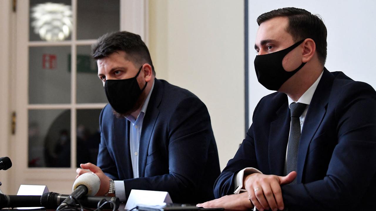 Léonid Volkov (gauche) et Ivan Jdanov à Bruxelles, 22.02.2021. [AFP - John Thys]