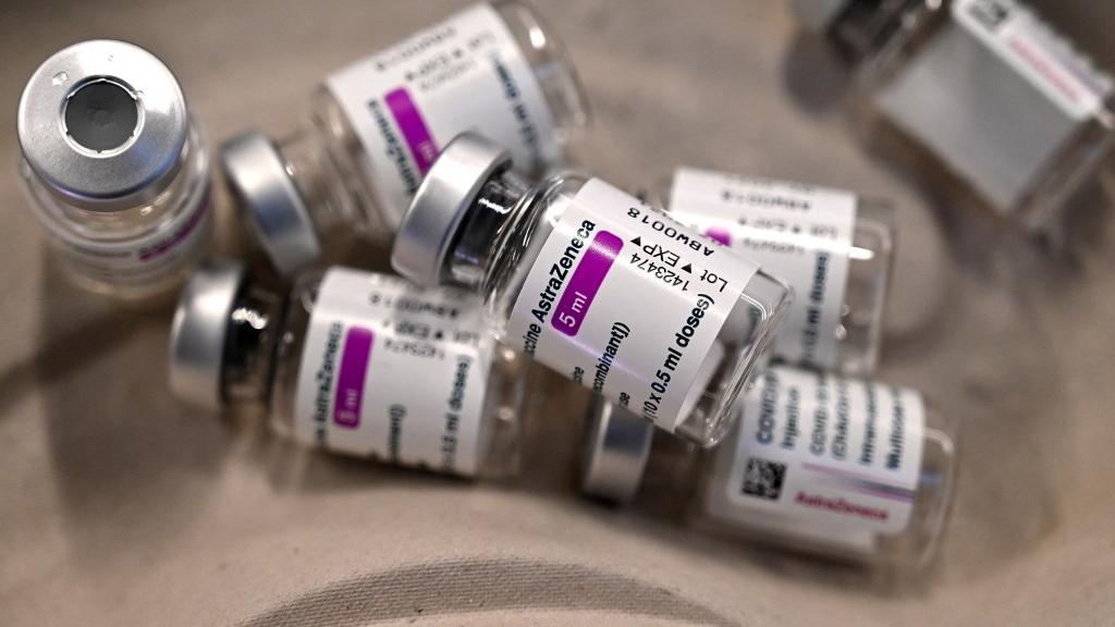 Le Danemark renonce définitivement au vaccin d'AstraZeneca contre le Covid-19 à cause de ses effets secondaires "rares" mais "graves". [afp - Gabriel Bouys]