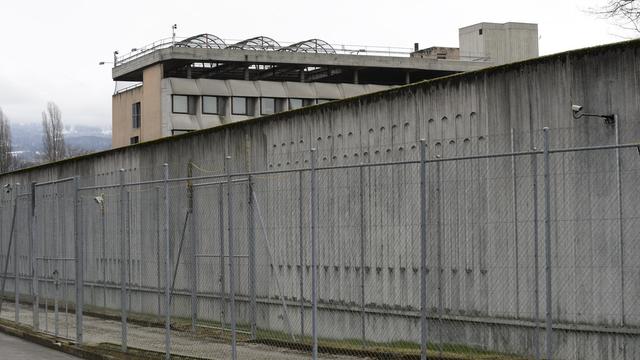 Les responsables de la prison de Champ-Dollon appellent l'Etat à l'aide. [Keystone - Martial Trezzini]