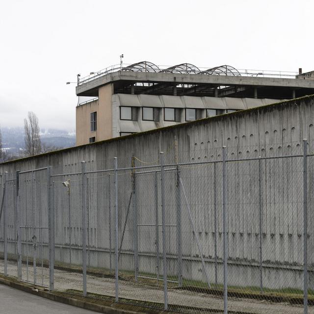 Les responsables de la prison de Champ-Dollon appellent l'Etat à l'aide. [Keystone - Martial Trezzini]