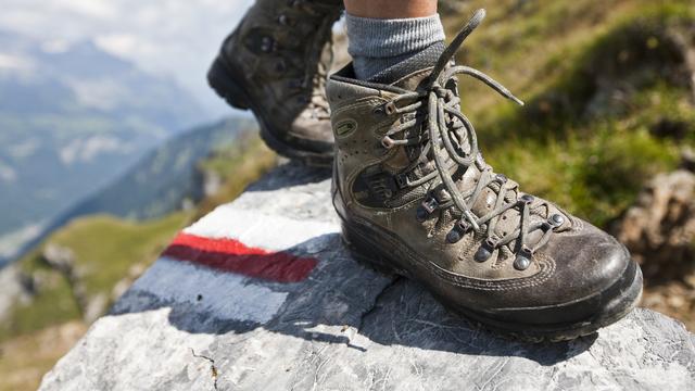 Toujours plus de personnes s'adonnent à la randonnée, au cyclisme ou au VTT en Suisse. Des activités qui pèsent désormais lourd dans l'économie, selon trois études de l'Office fédéral des routes (OFROU). [KEYSTONE - ALESSANDRO DELLA BELLA]