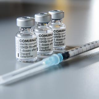 Des doses de vaccin contre le Covid-19. [Keystone - Martial Trezzini]