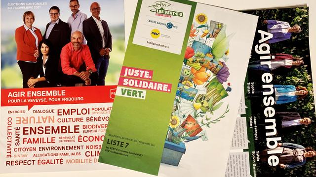 Des flyers électoraux du PS et des Verts à Fribourg.