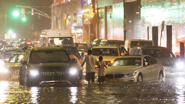 Une rue inondée à New York après les pluies torrentielles de l'ouragan Ida, le 1er septembre 2021. [EPA/Keystone - Justin Lane]