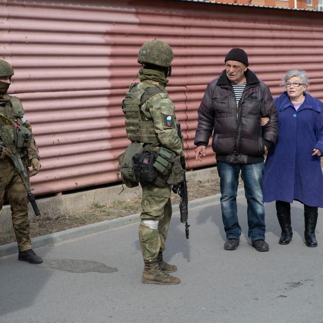 Patrouille de la Rosgvardia russe à Melitopol, en Ukraine, 29.03.2022. [Sputnik/AFP]