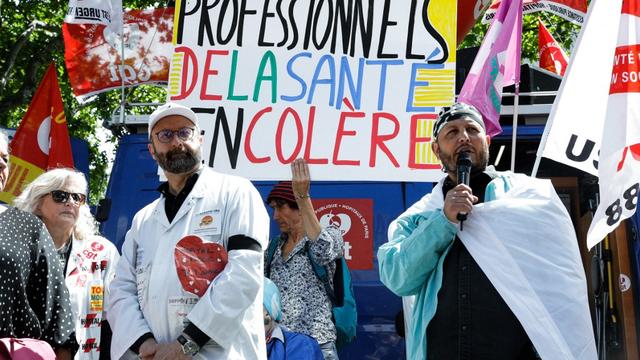 A Paris, les manifestants se sont rassemblés devant le ministère de la Santé [AFP - Christophe Michel / Hans Lucas]