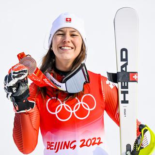 Wendy Holdener a décroché la 4e médaille olympique de sa carrière à Pékin. [Keystone - Jean-Christophe Bott]