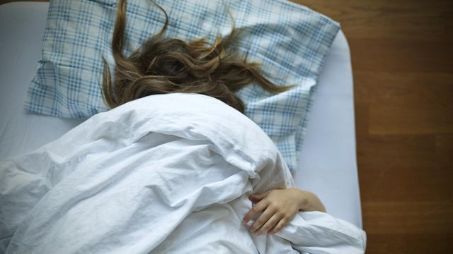 Un tiers de la population suisse souffre de troubles du sommeil (image d'illsutration). [Keystone - Christof Schuerpf]