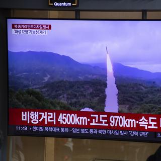 Pour la première fois depuis 5 ans, un  missile balistique nord coréen a survolé l'archipel nippon. [Keystone - EPA/JEON HEON-KYUN]