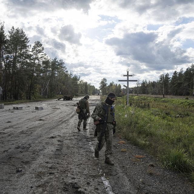 Ukraine: des nouvelles du front. [Keystone - AP Photo/Evgeniy Maloletka]