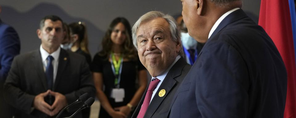 Le secrétaire général de l'ONU et le président de la COP27 à Charm el-Cheikh, 17.11.2022. [AP/Keystone - Peter Dejong]