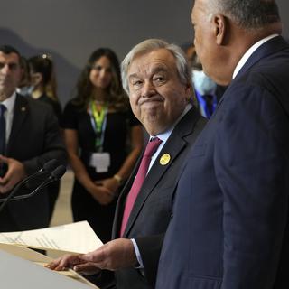 Le secrétaire général de l'ONU et le président de la COP27 à Charm el-Cheikh, 17.11.2022. [AP/Keystone - Peter Dejong]