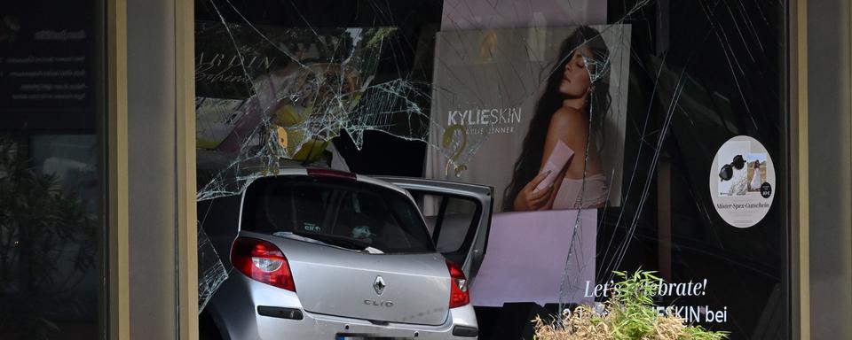 Un automobiliste fonce dans la foule à Berlin, faisant un mort et une douzaine de blessés. [EPA/Keystone - Filip Singer]