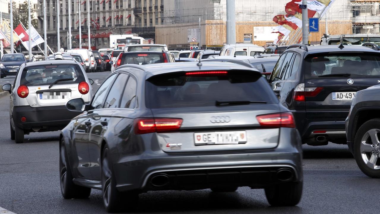Genève veut lutter contre le bruit routier en limitant la vitesse des véhicules à 30 km/h. [Keystone - Salvatore Di Nolfi]