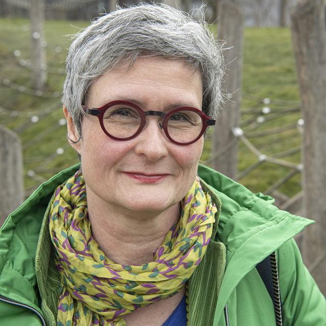 Catherine Fussinger, co-présidente suisse de l'Association "Familles arc-en-ciel" et responsable de recherche à l'Institut des humanités en médecine au CHUV, sera la nouvelle responsable des questions LGBTIQ+ dans le canton de Vaud. [Canton de Vaud - ARC Sieber]